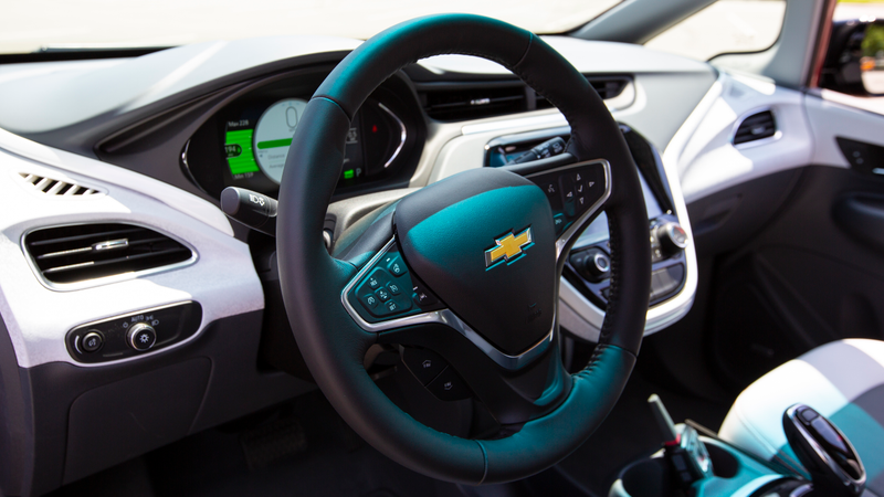 Illustration for article titled Here's How The Chevrolet Bolt EV Drives When It's Pushed To Its Limits In A Parking Lot